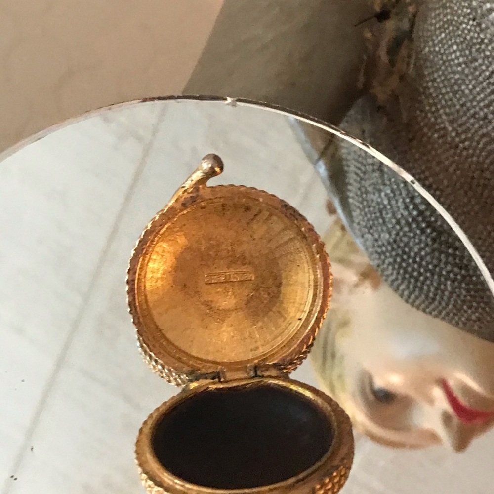 Estee Lauder Solid Perfume Compact Gold Rope - Picture 3 of 6